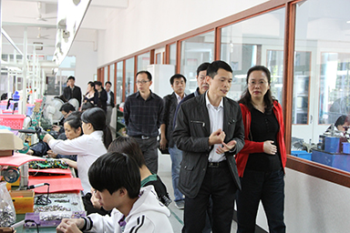 福建省委統(tǒng)戰(zhàn)部副部長、省工商聯(lián)黨組書記王玲視察虹潤公司